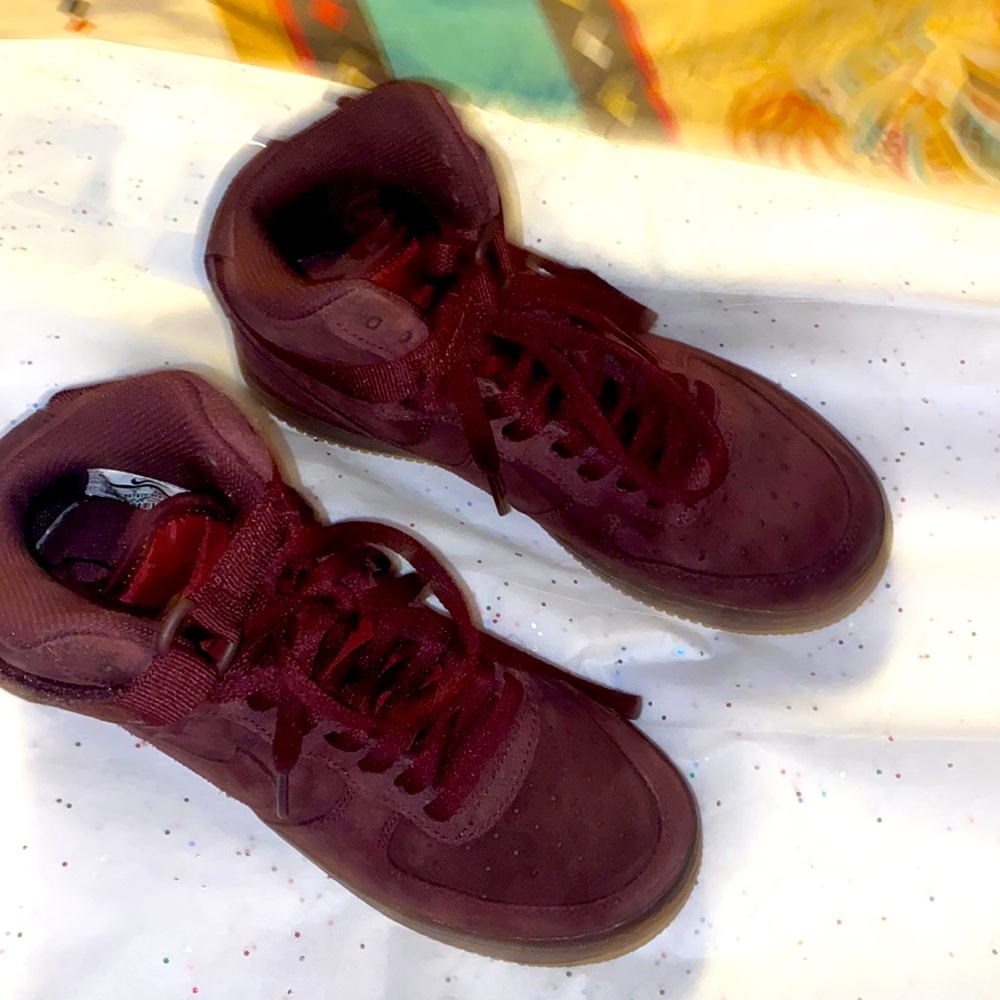 Nike maroon, hightops suede